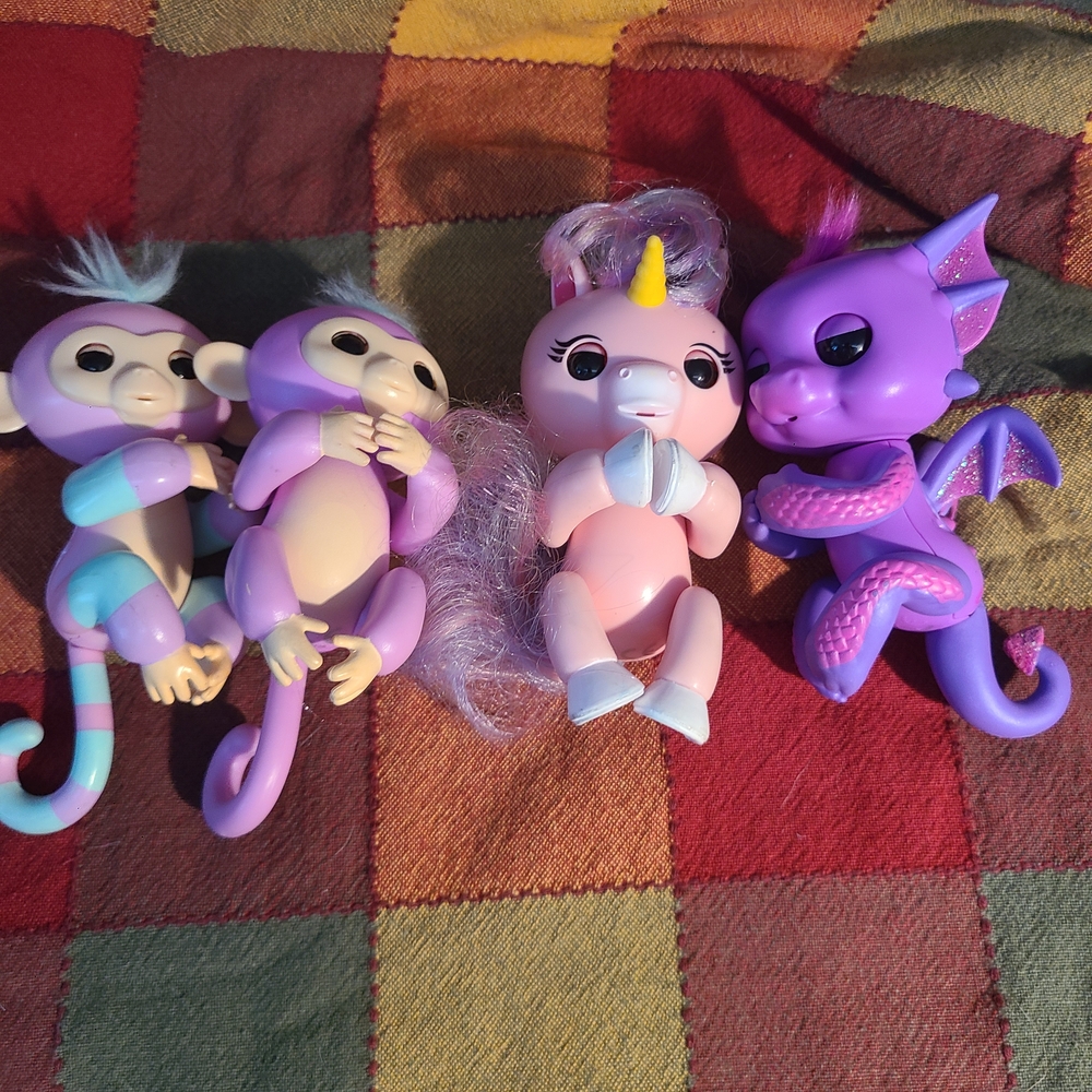 Fingerlings Two Monkeys, Unicorn And Dragon, Tested And Working, Extra Batteries